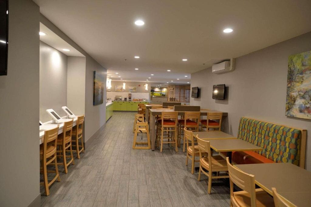 Country Inn & Suites by Radisson, Duluth North, MN - View 4