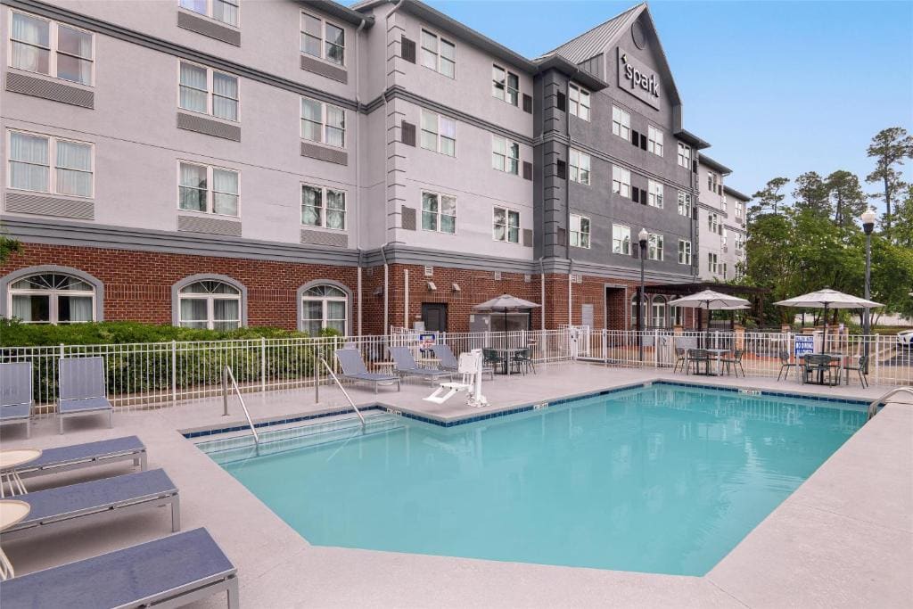 Spark by Hilton Summerville - View 4