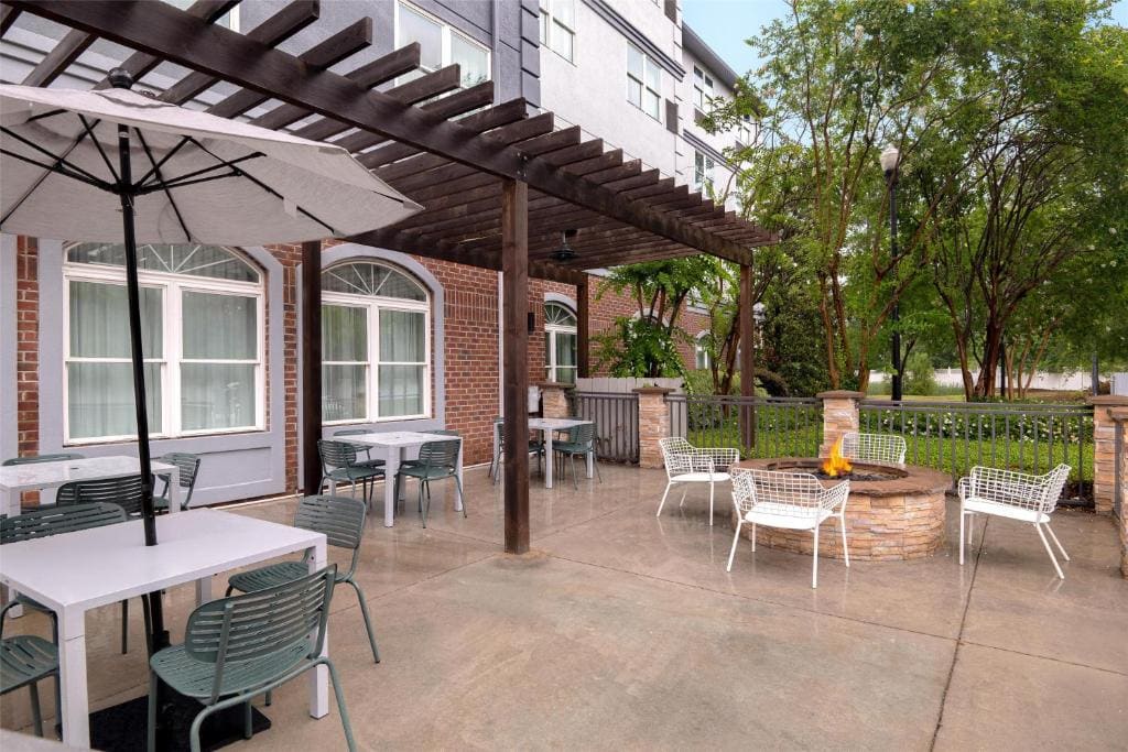 Spark by Hilton Summerville - View 5