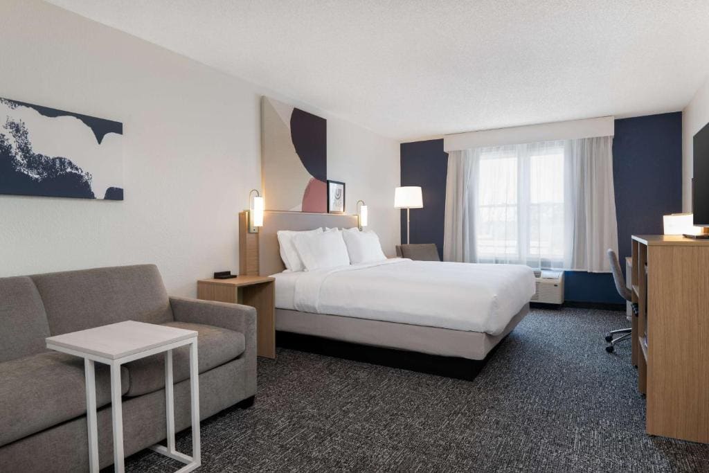 Spark by Hilton Summerville - View 6