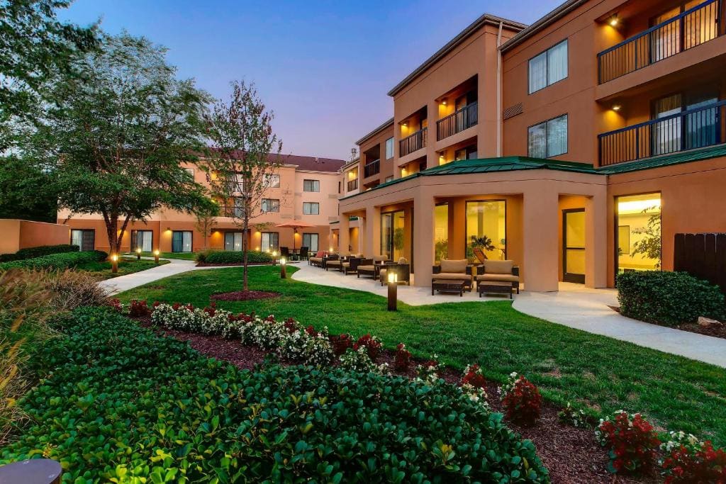 Courtyard by Marriott Richmond Airport - Main view