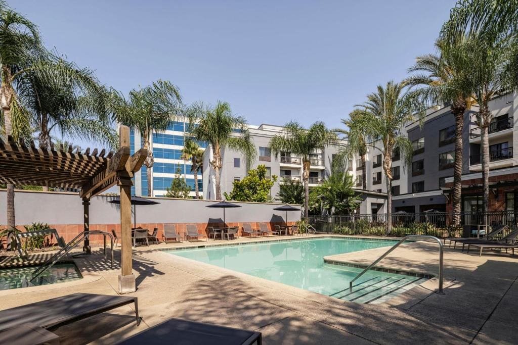 Courtyard Los Angeles Burbank Airport - View 4