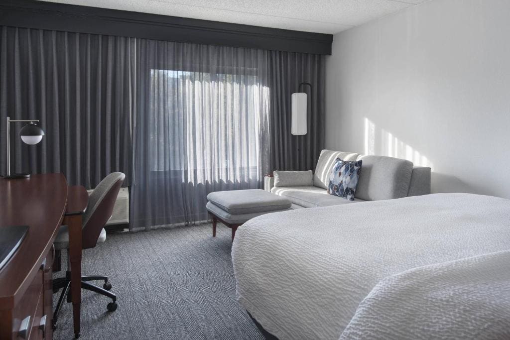 Courtyard by Marriott Norwalk - View 7