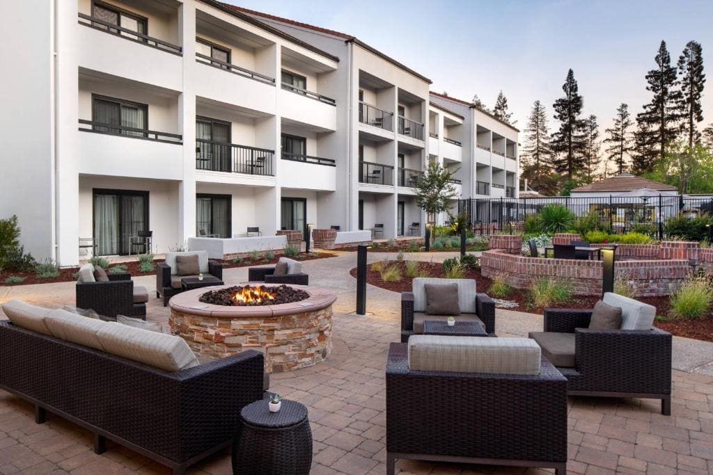 Courtyard San Jose Cupertino - View 4