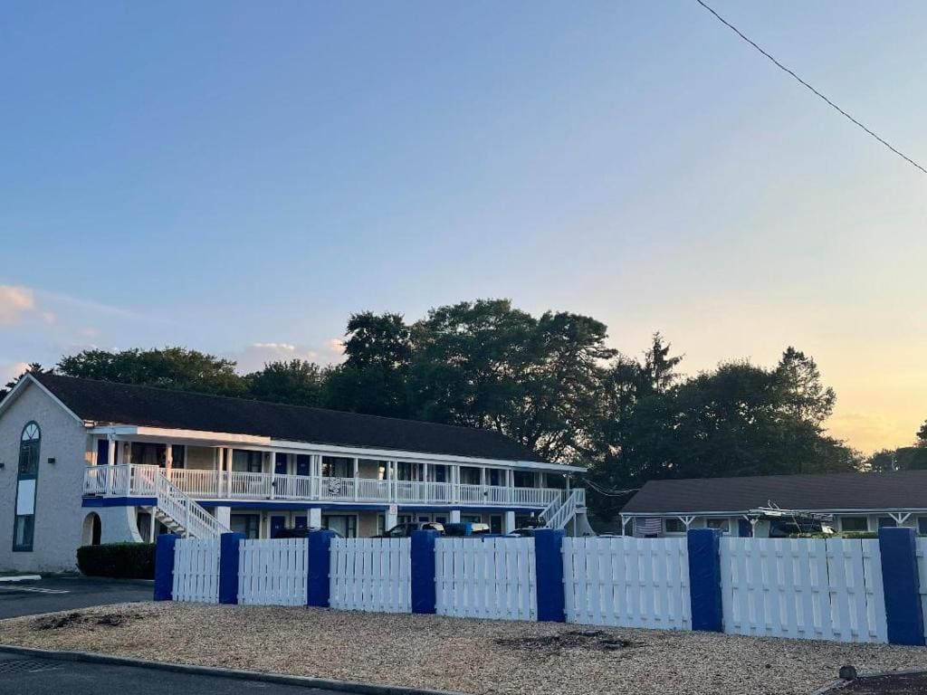 Point Pleasant Inn - Main view