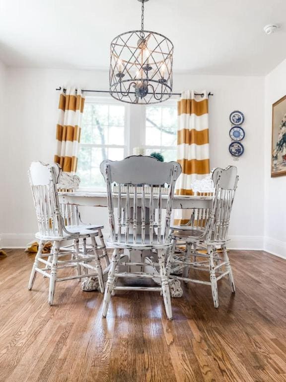Cozy 2BR Apt w KING in historic dist. 1mi to sq. - View 2