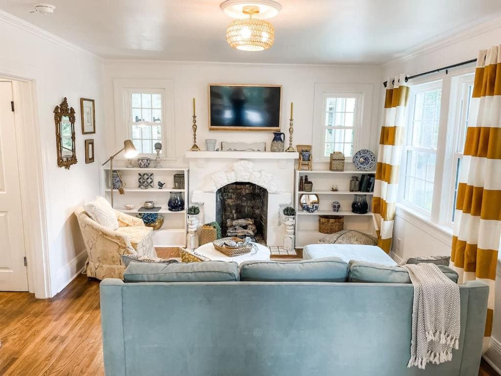 Cozy 2BR Apt w KING in historic dist. 1mi to sq. - View 7