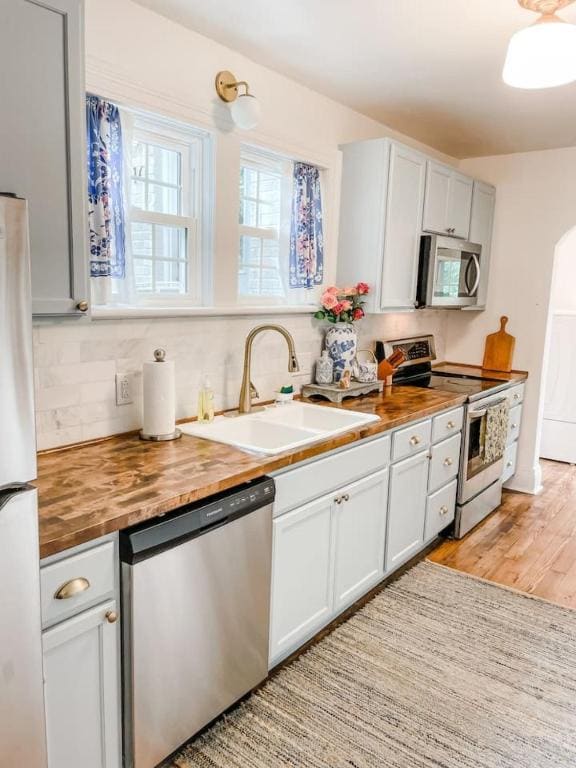 Cozy 2BR Apt w KING in historic dist. 1mi to sq. - View 5
