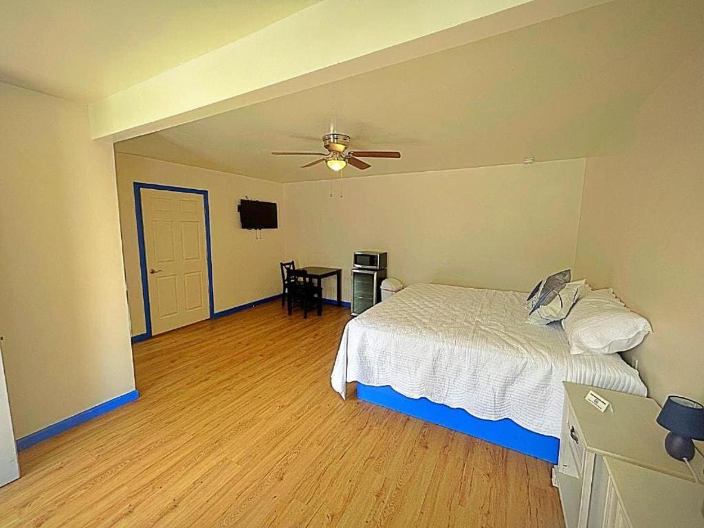 Cozy Bear Inn - View 6