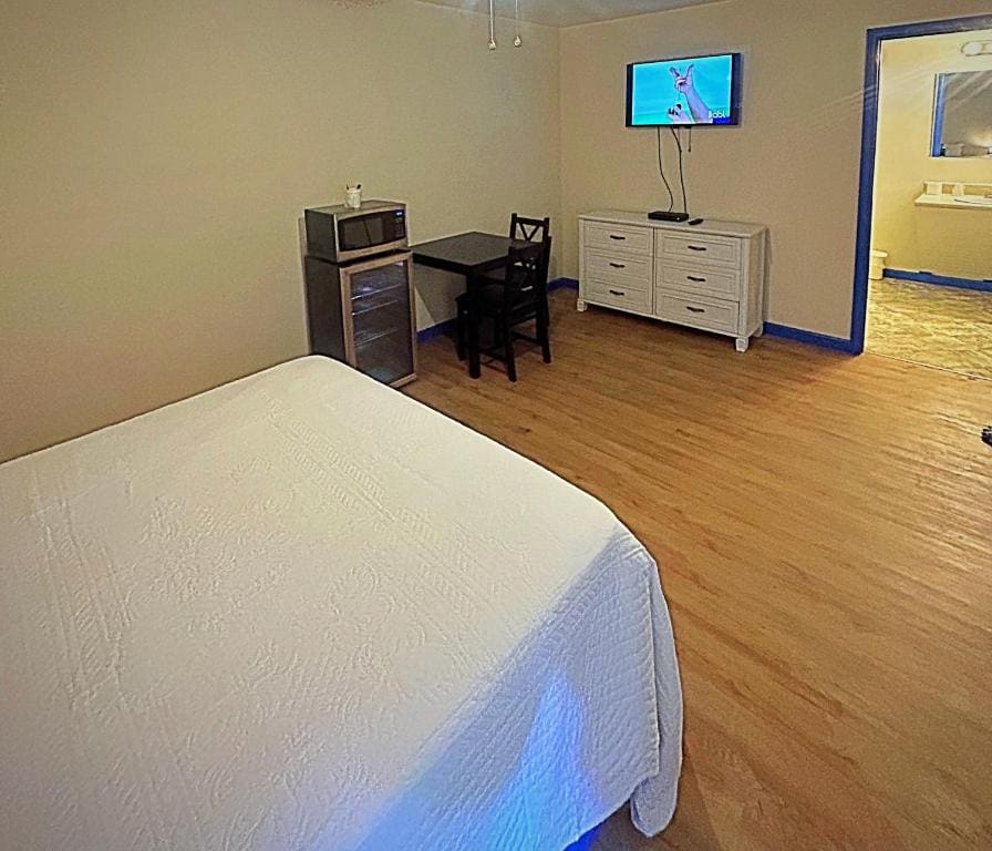 Cozy Bear Inn - View 7