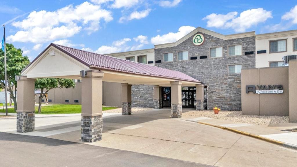 Crossroads Hotel and Huron Event Center - Main view