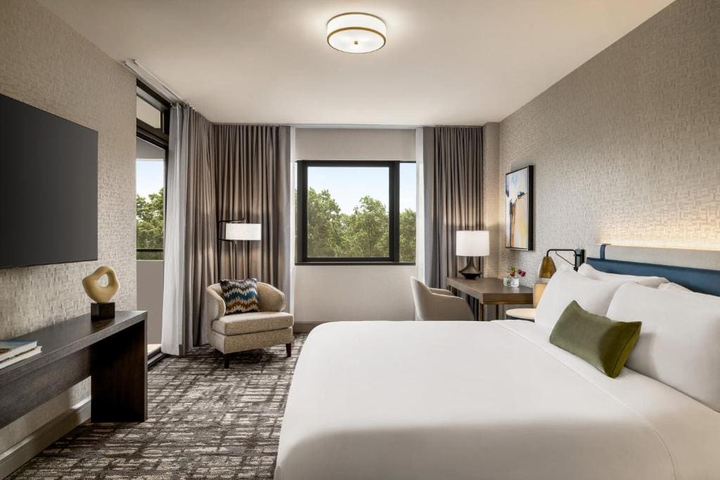 Crowne Plaza Edison by IHG - View 6