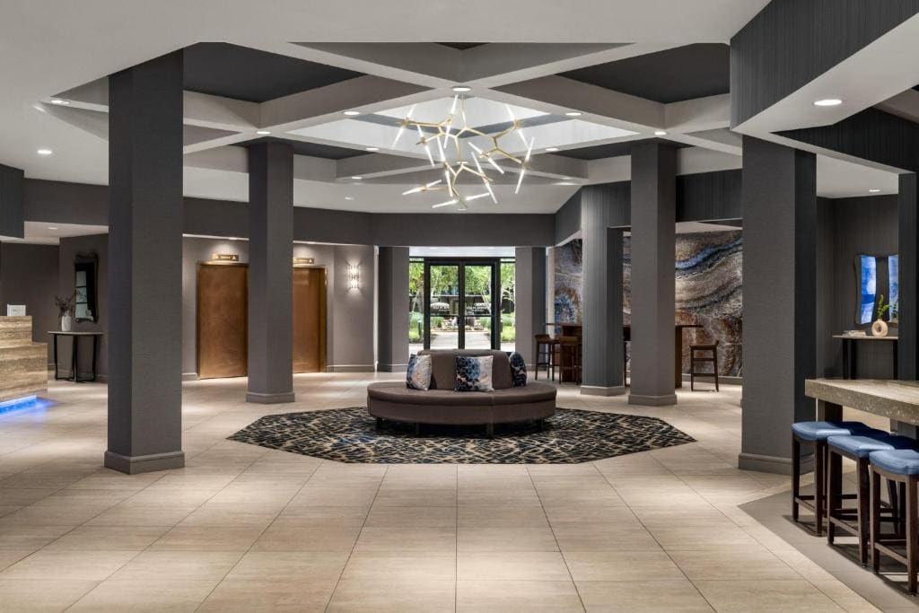 Crowne Plaza Edison by IHG - View 4