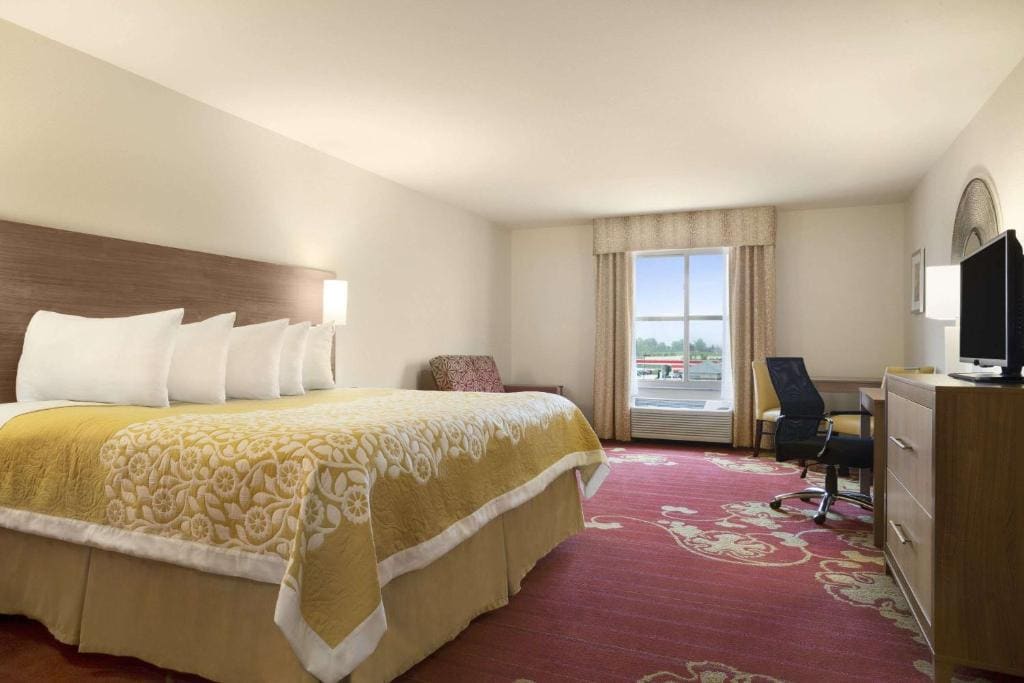 Days Inn & Suites by Wyndham Belmont - View 2