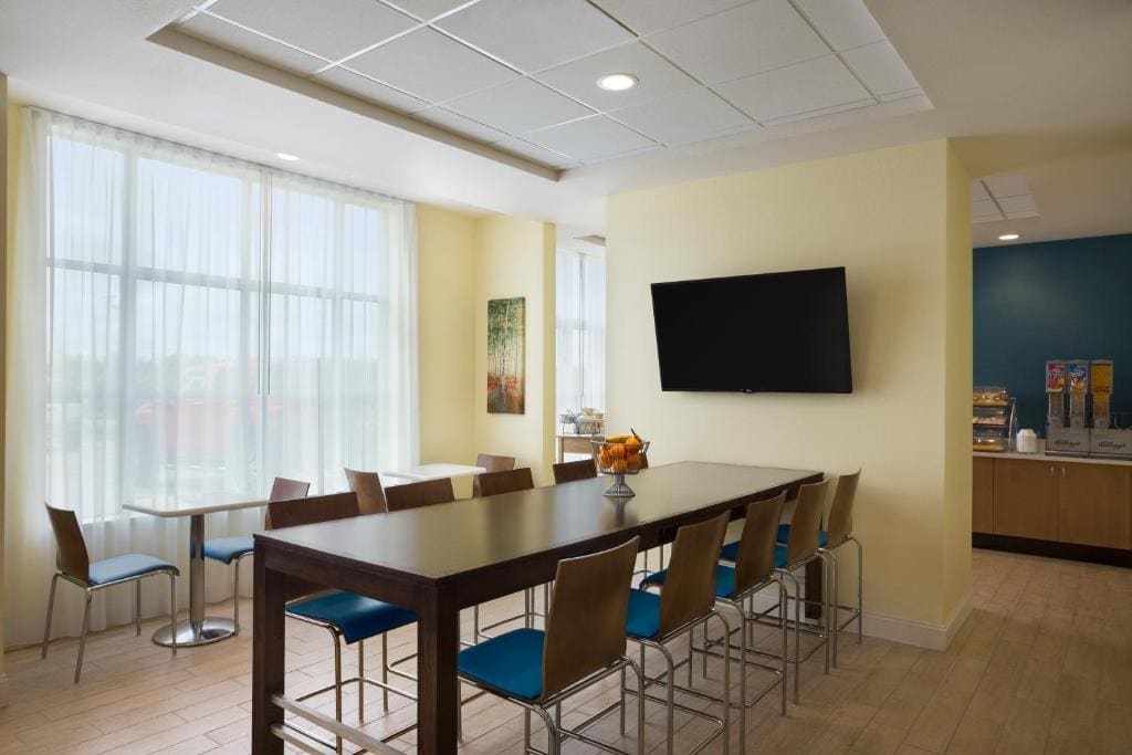 Days Inn & Suites by Wyndham Belmont - View 5