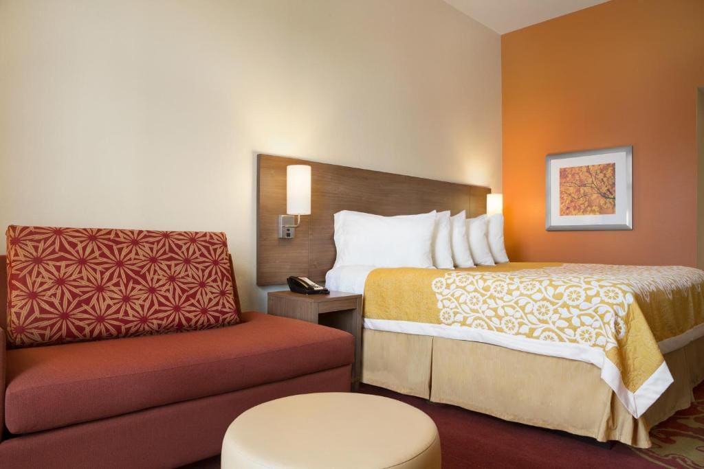 Days Inn & Suites by Wyndham Belmont - View 7