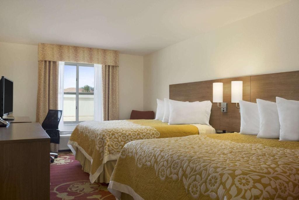 Days Inn & Suites by Wyndham Belmont - View 6