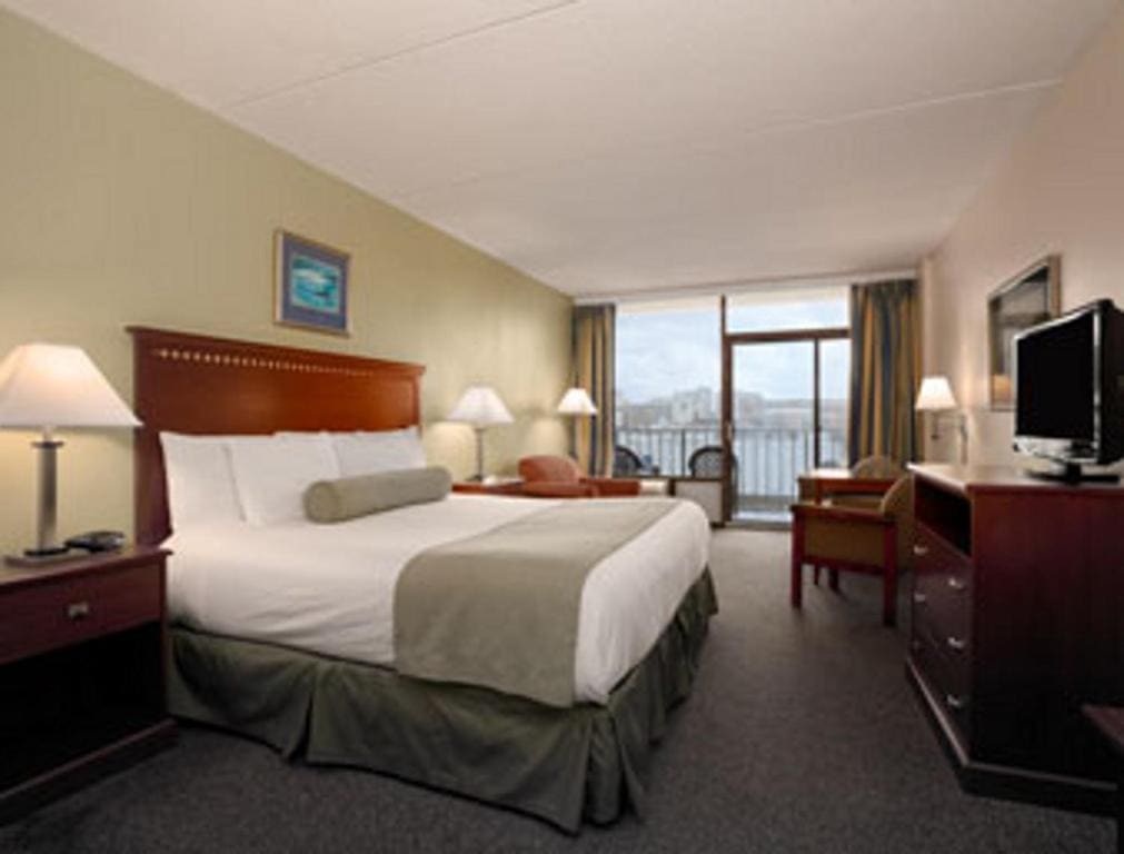 Days Inn by Wyndham Virginia Beach At The Beach - View 2