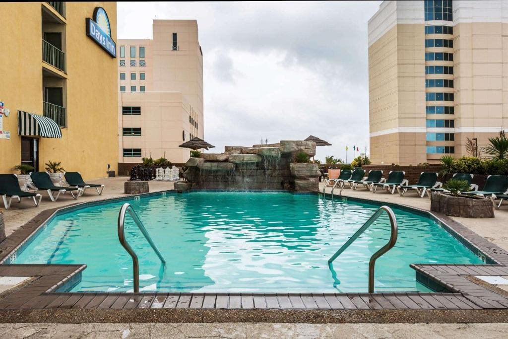 Days Inn by Wyndham Virginia Beach At The Beach - View 3