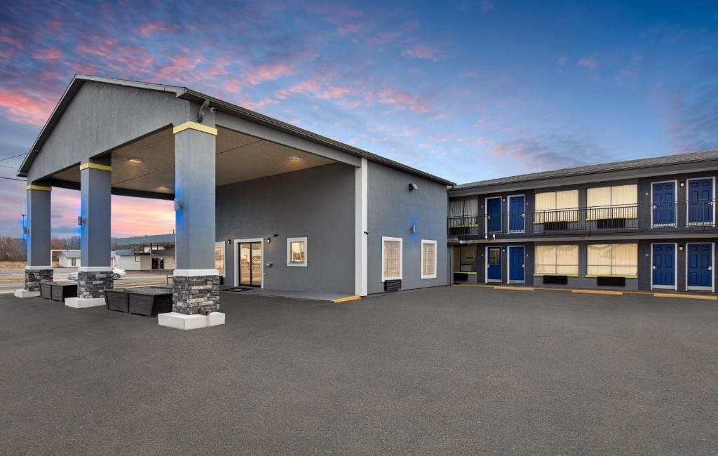 Days Inn by Wyndham Carlisle - View 3