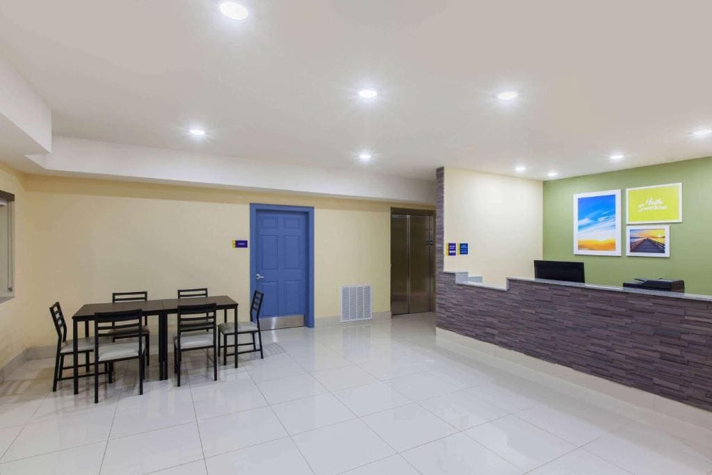 Days Inn by Wyndham Baton Rouge Airport - View 3