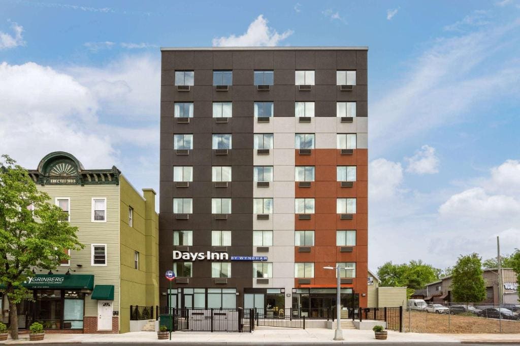 Days Inn by Wyndham Staten Island - Main view