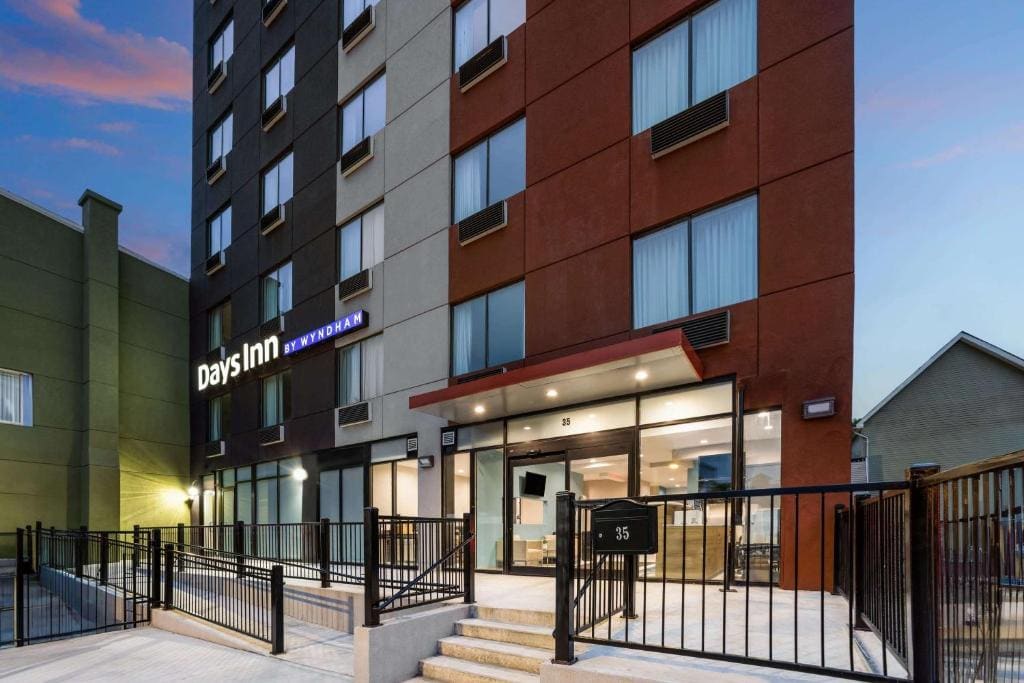 Days Inn by Wyndham Staten Island - View 5