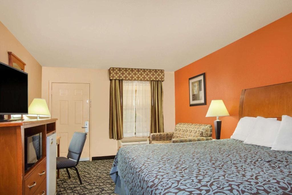 Days Inn by Wyndham Centerville - View 6