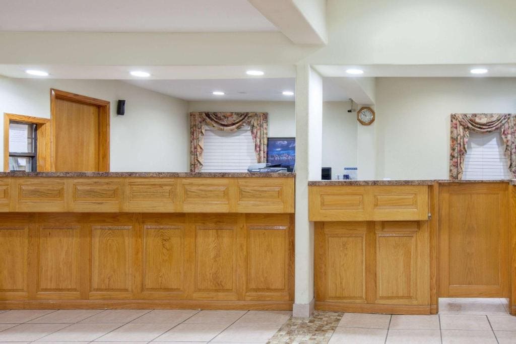 Days Inn by Wyndham Centerville - View 5