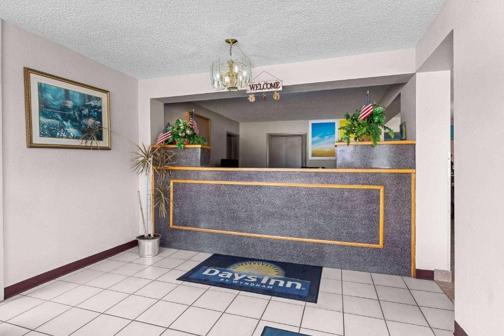 Days Inn by Wyndham Clayton - View 4
