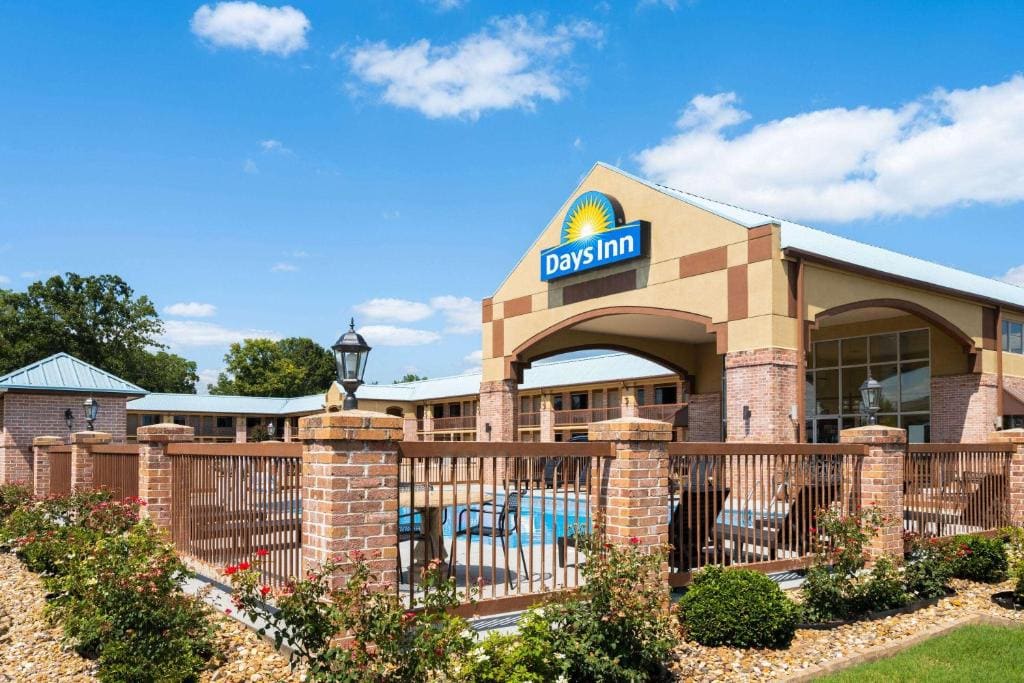 Days Inn by Wyndham Conway - Main view