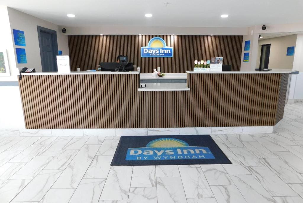 Days Inn by Wyndham Effingham - View 3