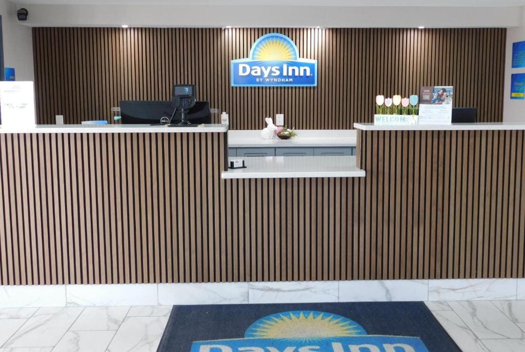 Days Inn by Wyndham Effingham - View 4