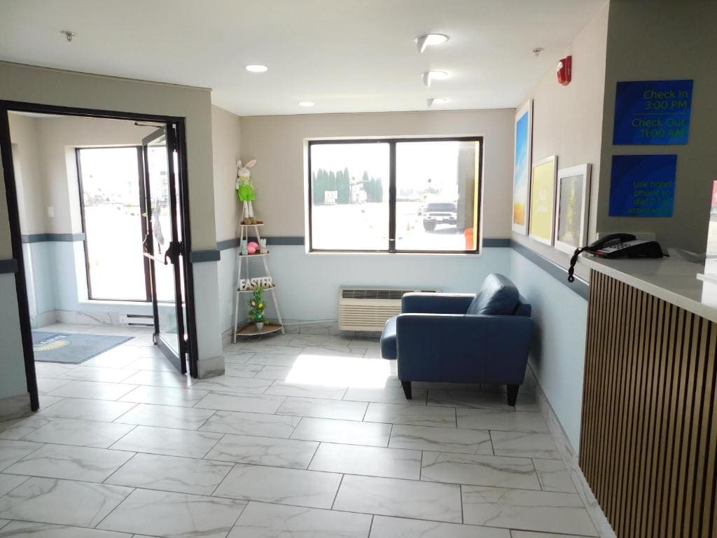 Days Inn by Wyndham Effingham - View 5