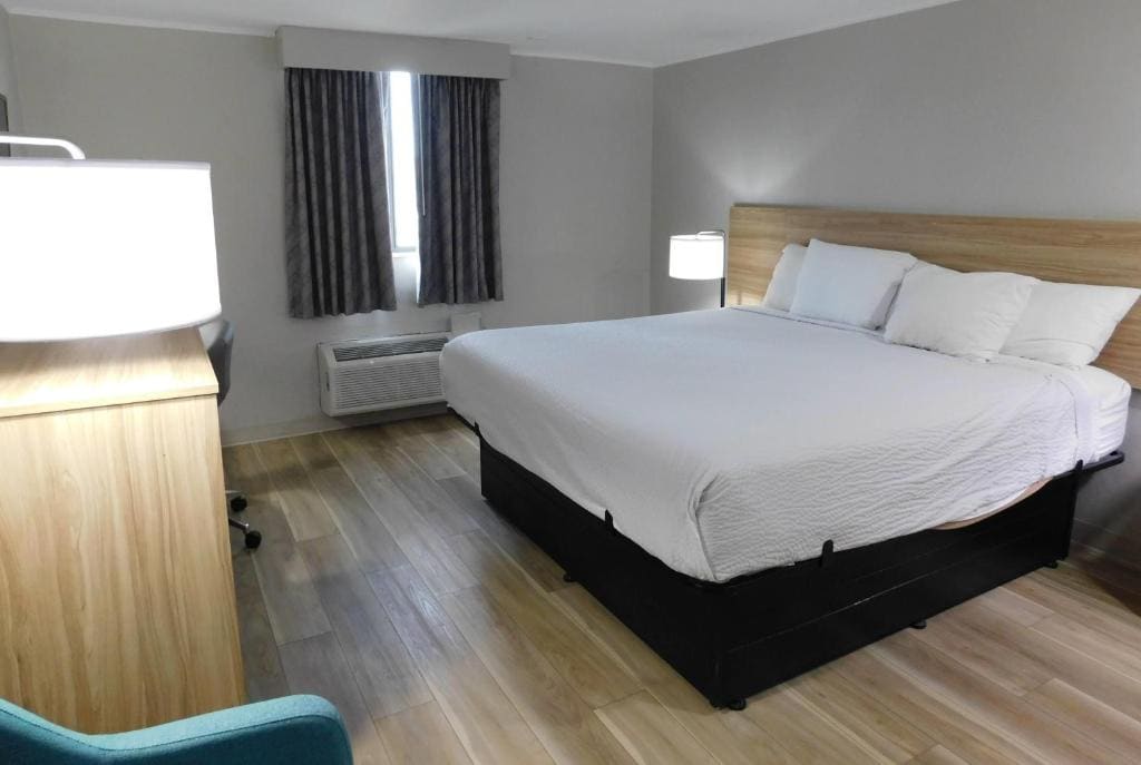Days Inn by Wyndham Effingham - View 6