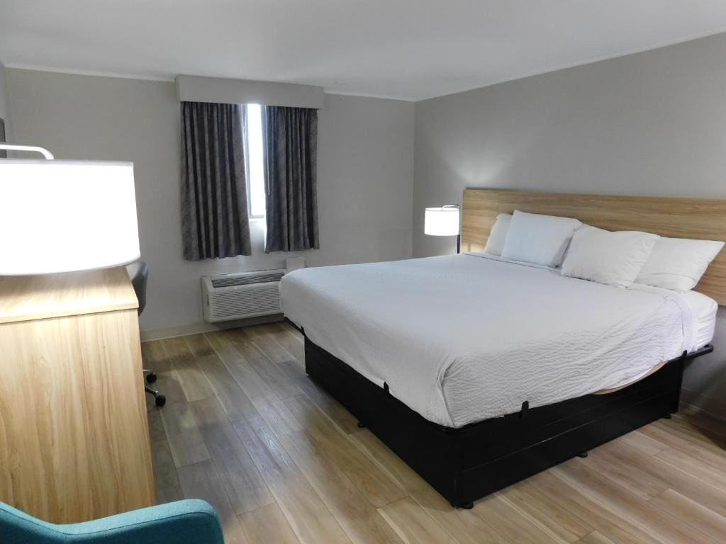 Days Inn by Wyndham Effingham - View 7