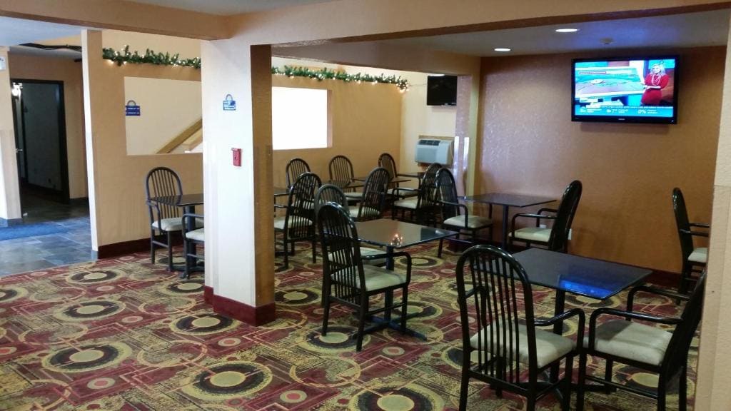Days Inn by Wyndham Fort Dodge - View 5