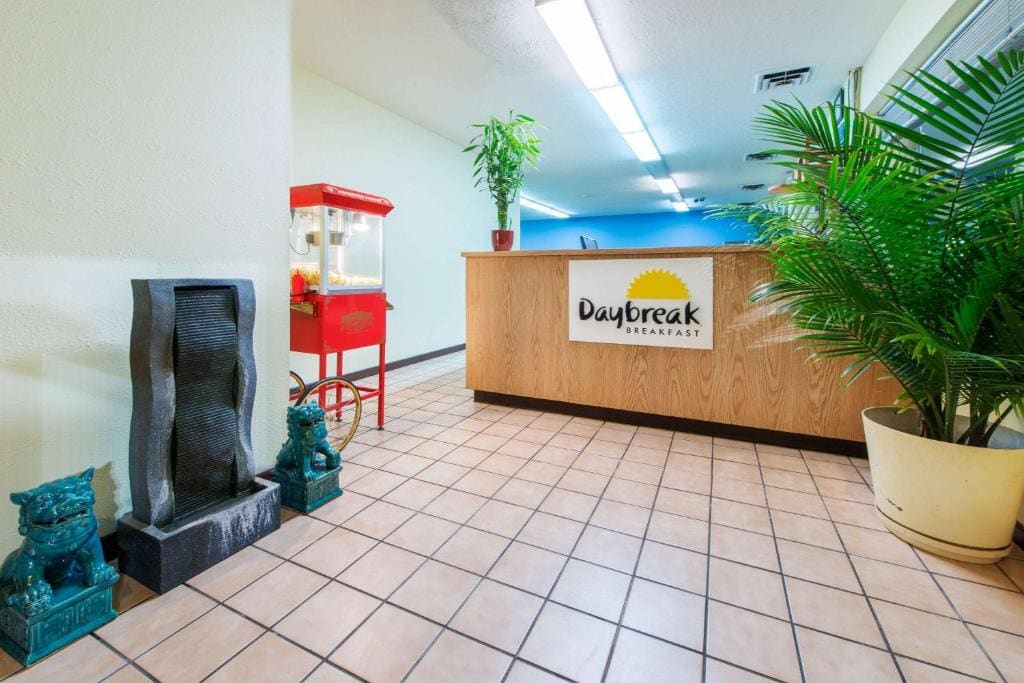 Days Inn by Wyndham Frankfort - View 4