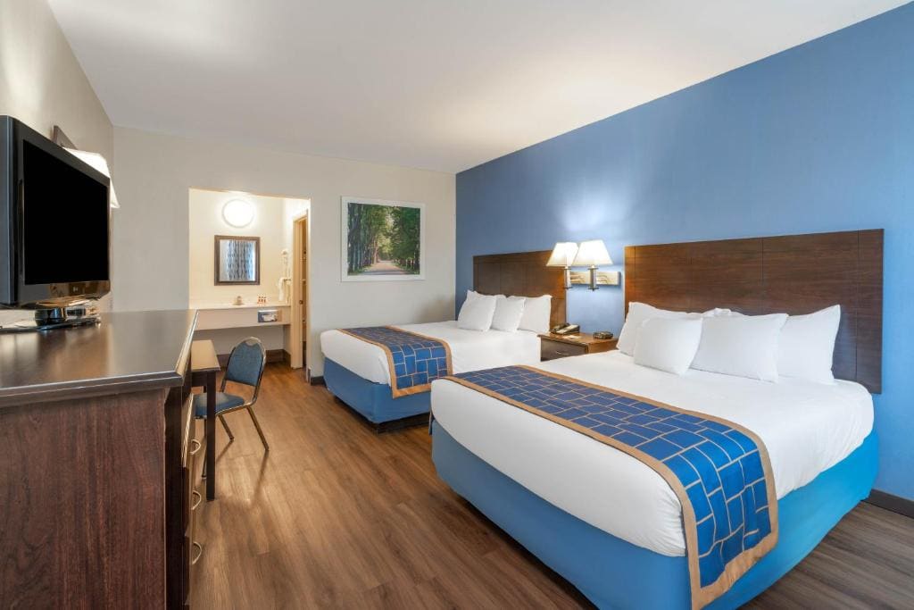 Days Inn by Wyndham Grants - View 6