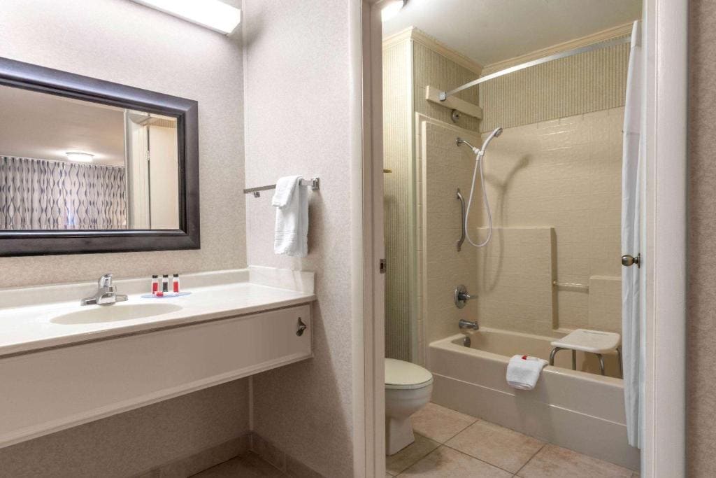 Days Inn by Wyndham Grants - View 5
