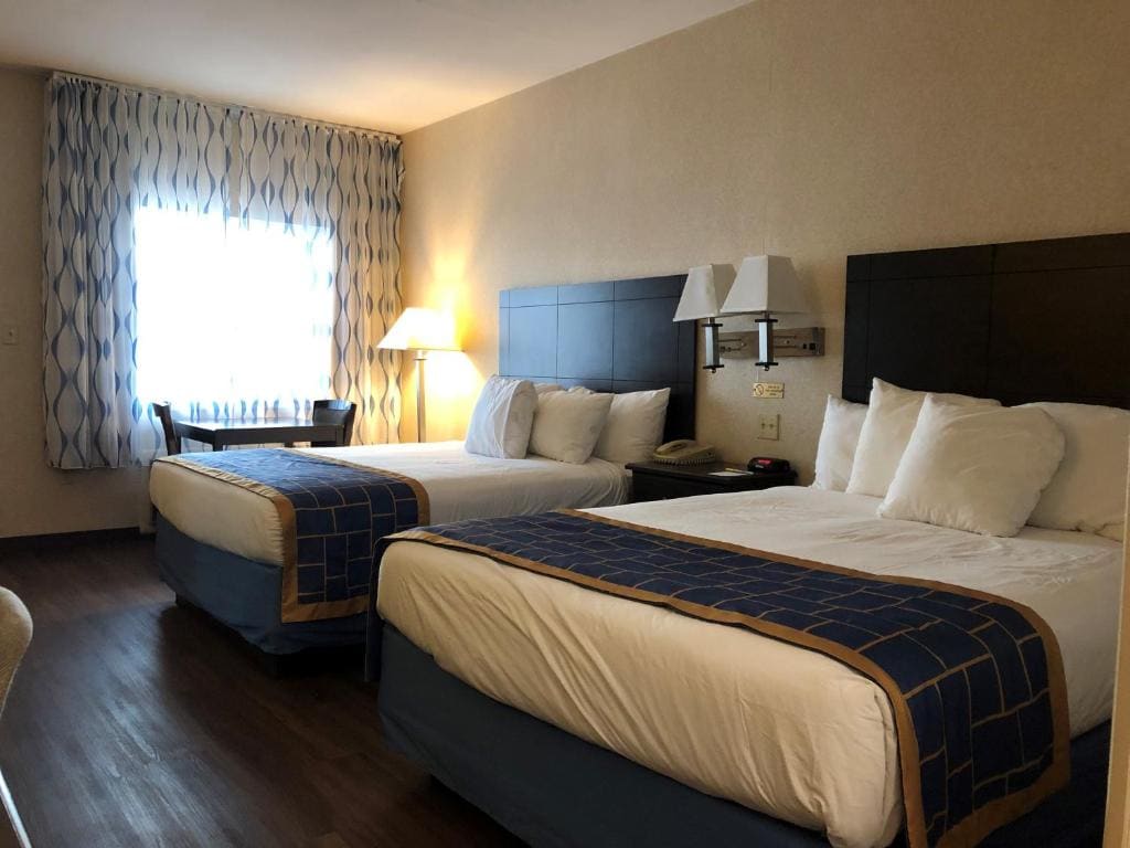 Days Inn by Wyndham Grants - View 2