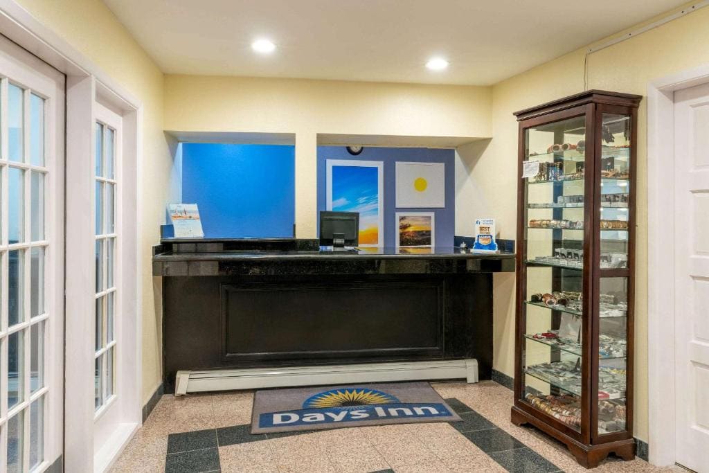 Days Inn by Wyndham Grants - View 3