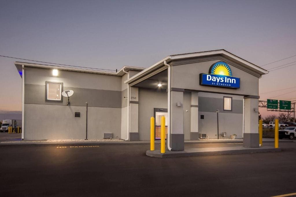 Days Inn by Wyndham Indianapolis East Post Road - View 5