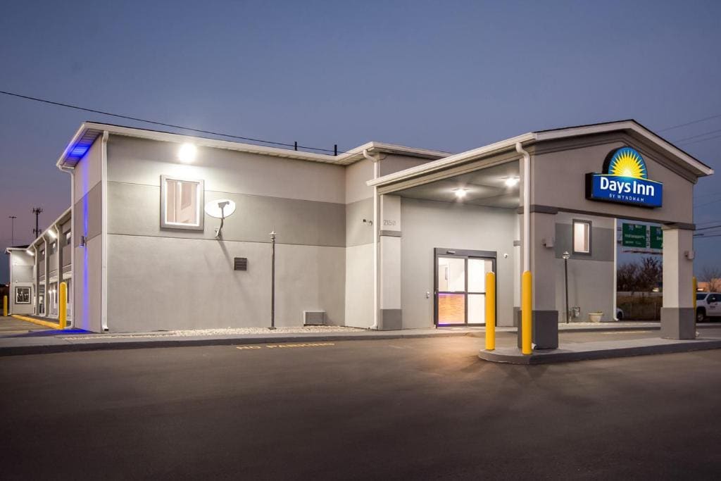 Days Inn by Wyndham Indianapolis East Post Road - View 4