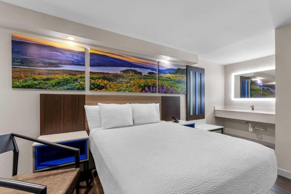 Days Inn by Wyndham Indianapolis East Post Road - View 6