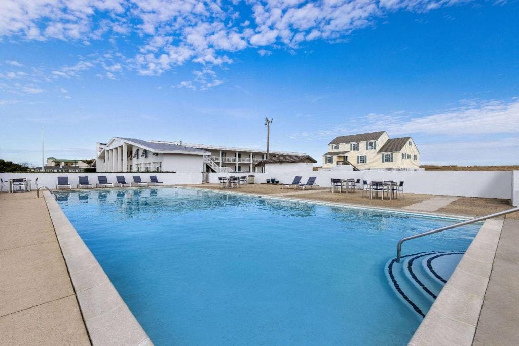 Days Inn by Wyndham Kill Devil Hills Oceanfront - Wilbur - View 5