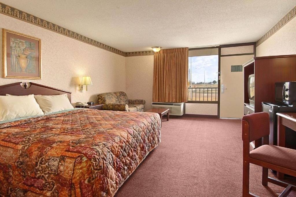 Days Inn by Wyndham Martin - View 2