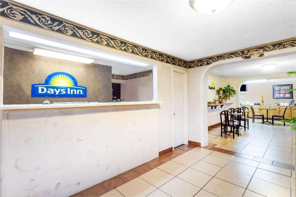 Days Inn by Wyndham Martin - View 3