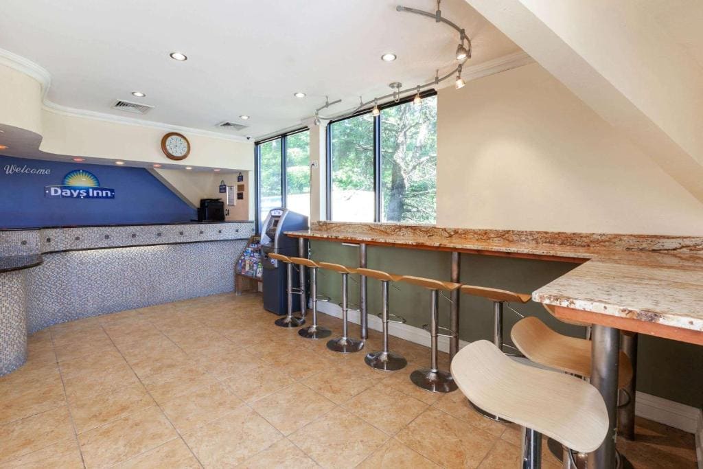 Days Inn by Wyndham Nanuet / Spring Valley - View 3