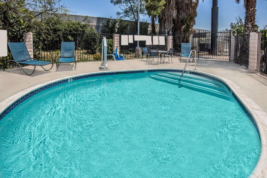 Days Inn by Wyndham Ontario Airport - View 5